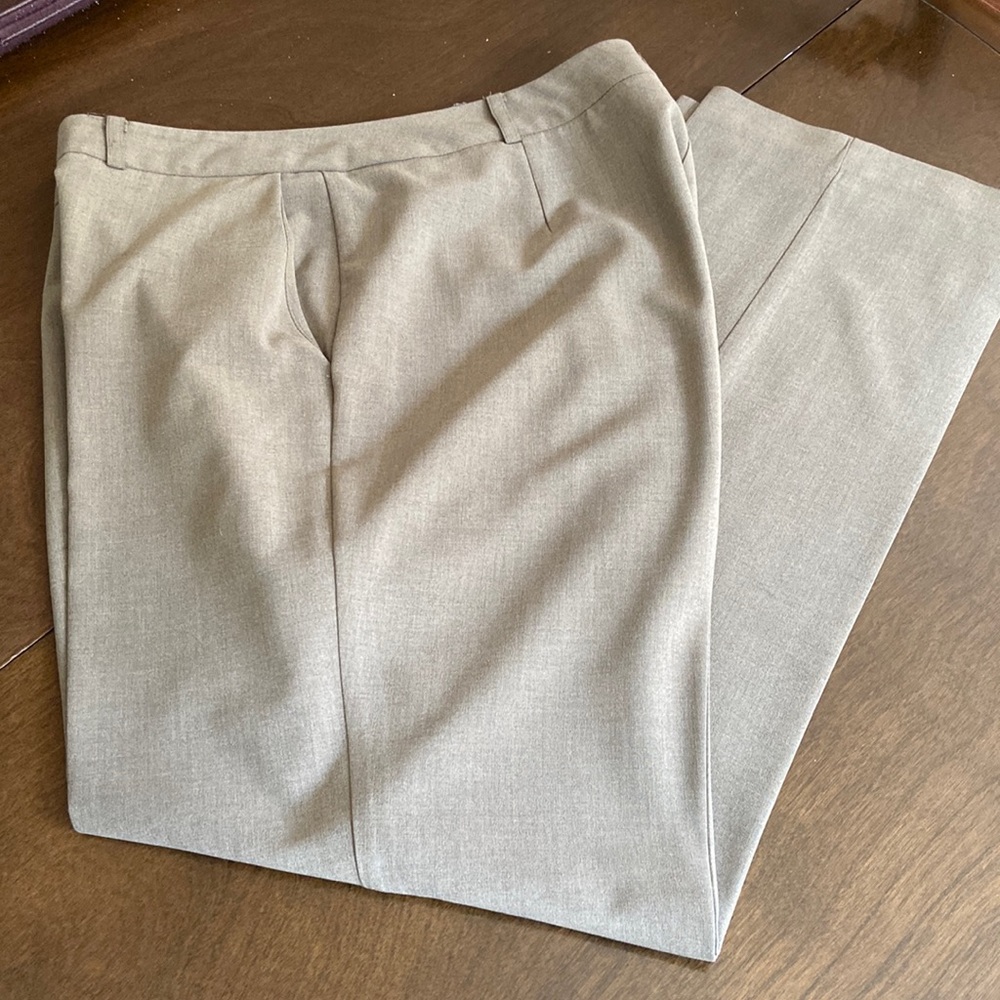Women’s Van Heusen slacks size 14